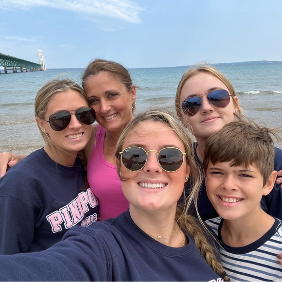 Meet your Posher, Lynn - Picture 2 of 2